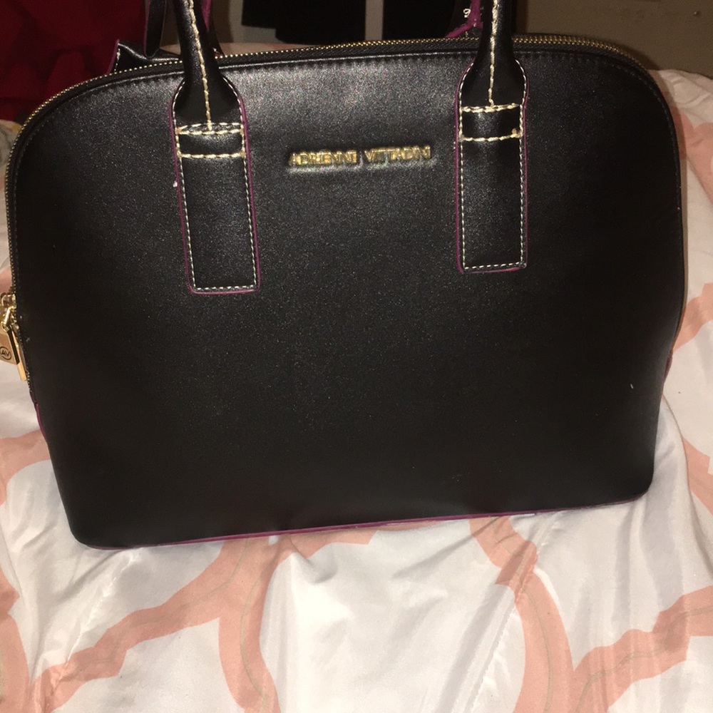 I’m Selling a Adrienne Vittadini Purse